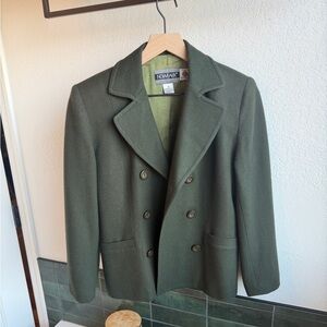 Vintage Wool Blazer. Size 4. Beautiful green color. Perfect condition.